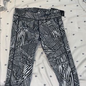 Women’s under armor Capri compression leggings